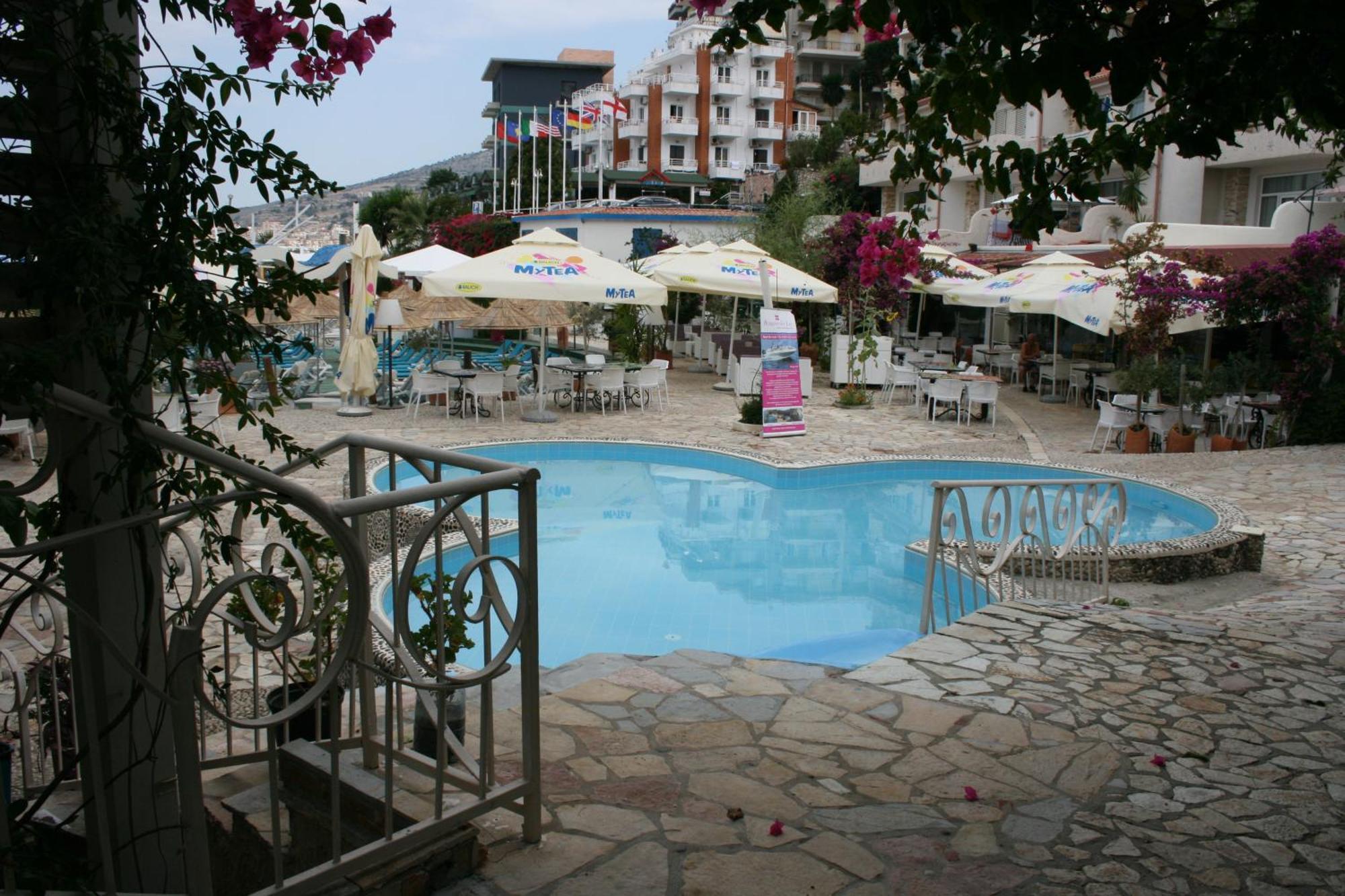 布干维尔岛海湾服务式公寓 Sarandë 外观 照片