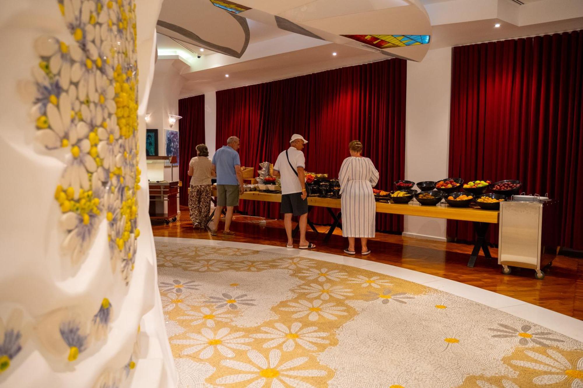 布干维尔岛海湾服务式公寓 Sarandë 外观 照片